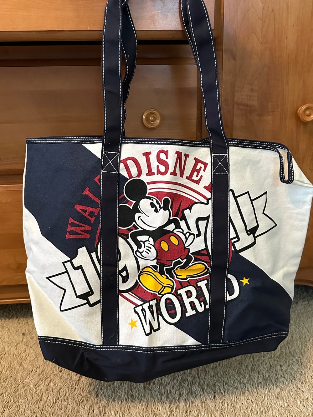 NWOT DISNEY PARK MERCHANDISE MICKEY TOTE